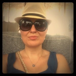 Meet your Posher, Ledia